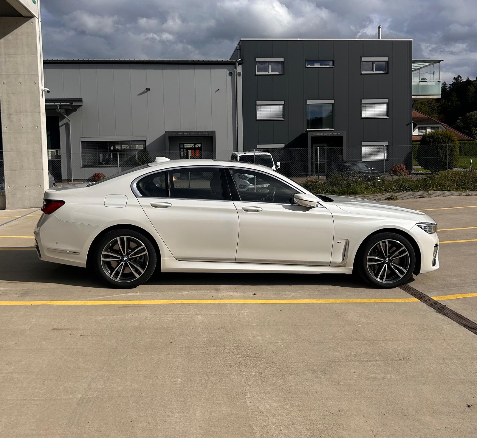 BMW 750i xDrive M Sport Steptronic-image-3