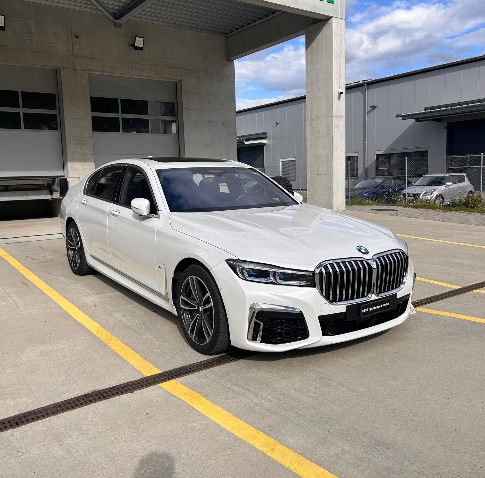 BMW 750i xDrive M Sport Steptronic-image-0