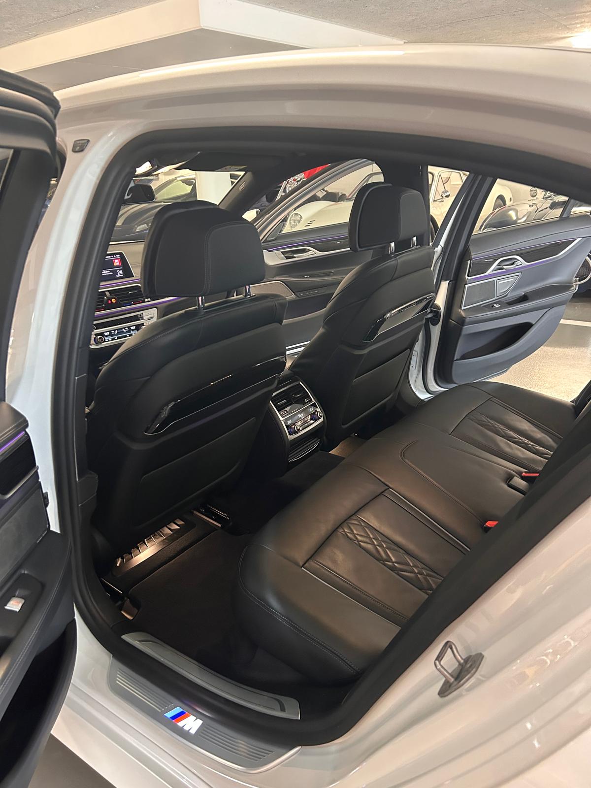 BMW 750i xDrive M Sport Steptronic-image-10