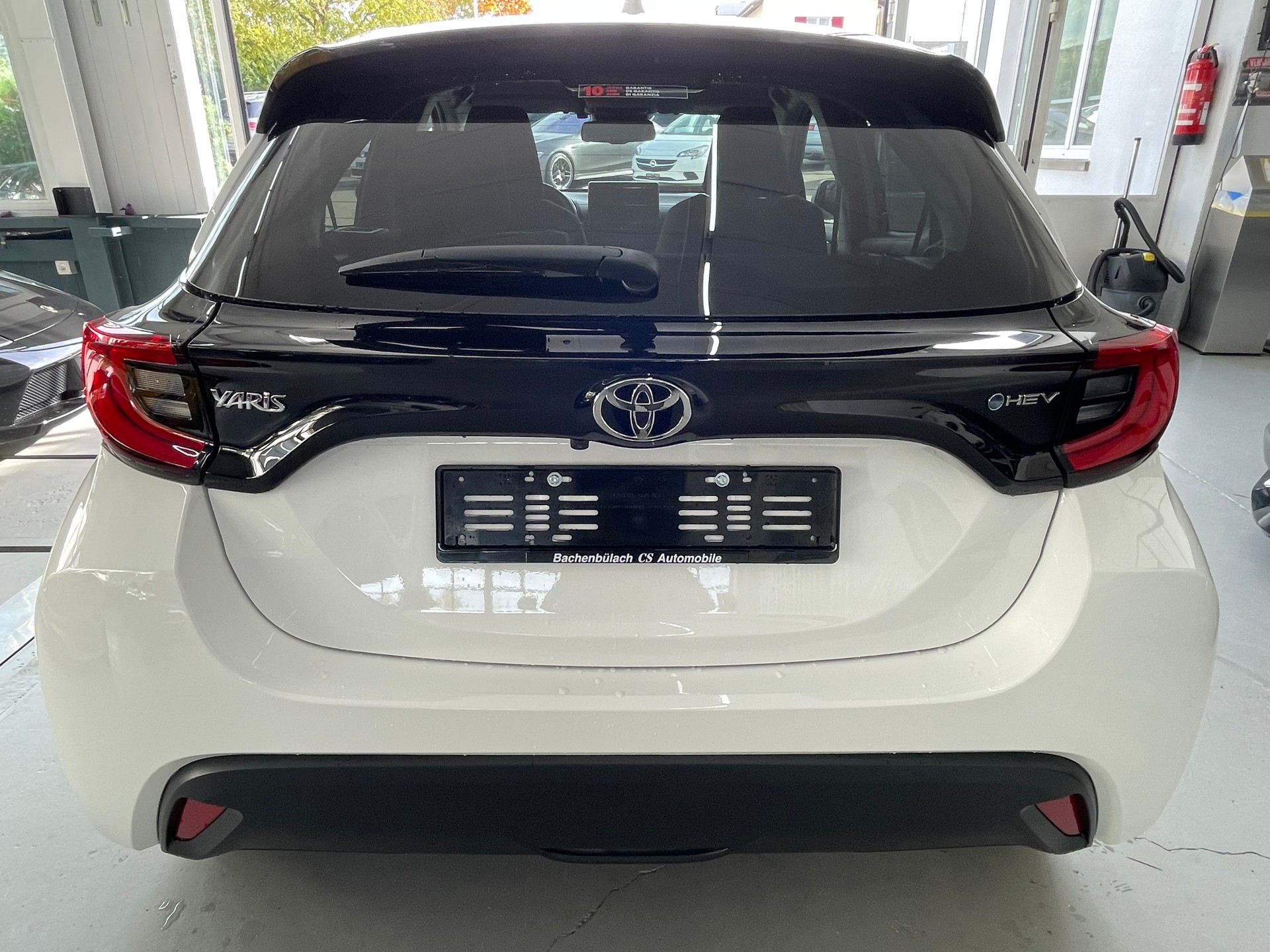 TOYOTA Yaris 1.5 Comfort e-CVT-image-4