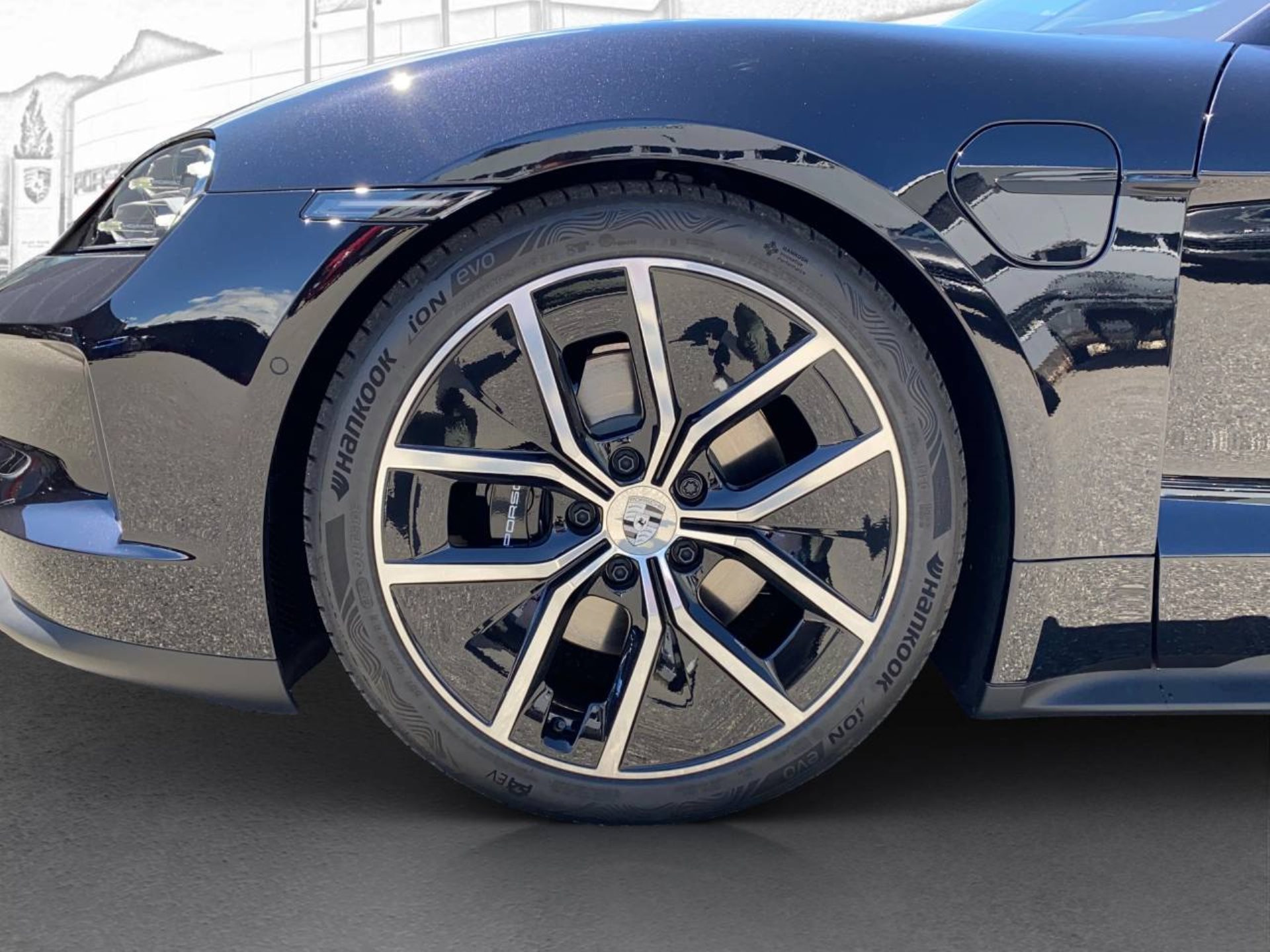 PORSCHE Taycan 4S-image-7