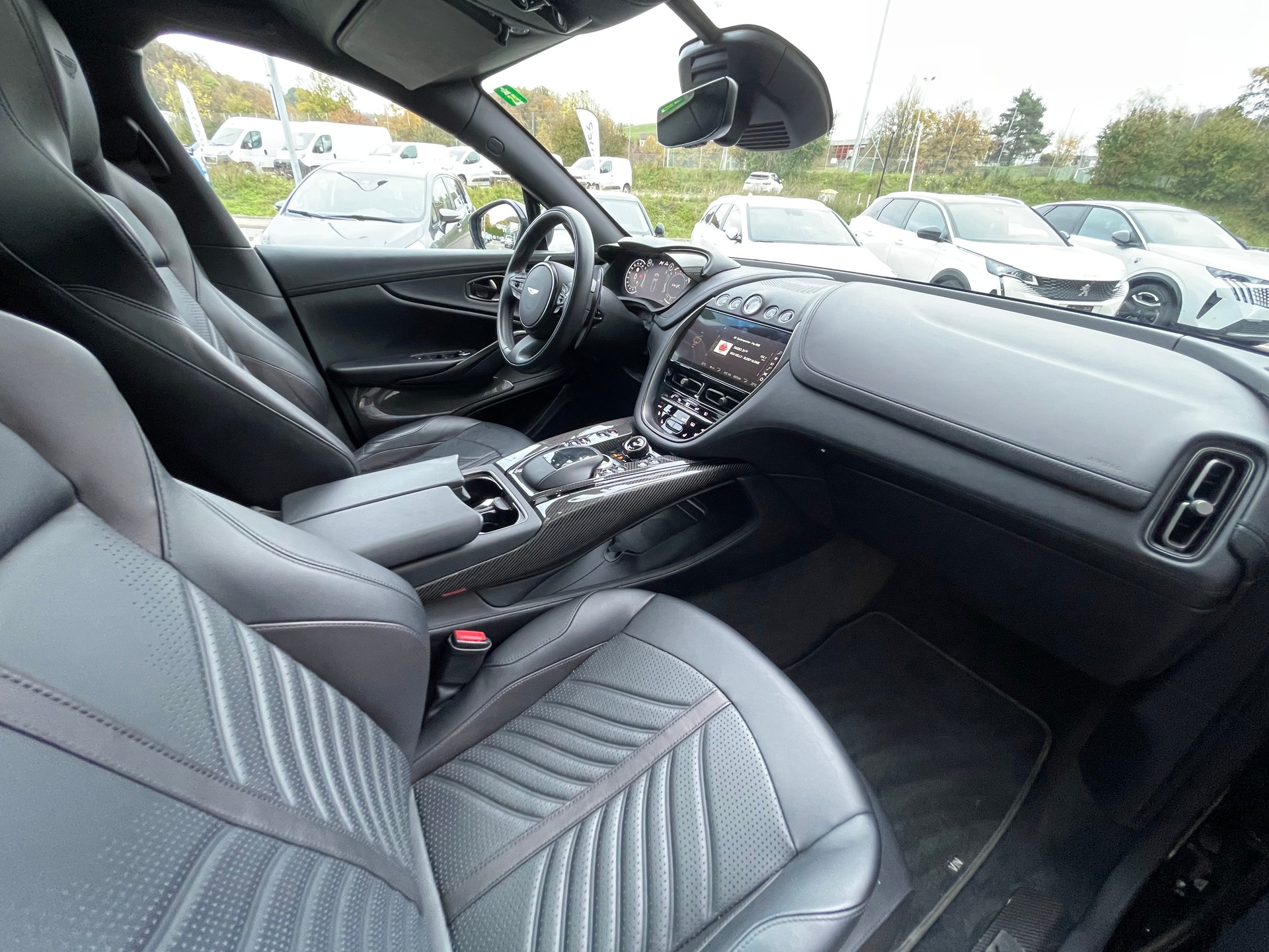 ASTON MARTIN DBX 4.0 707 V8 Bi-Turbo-image-8