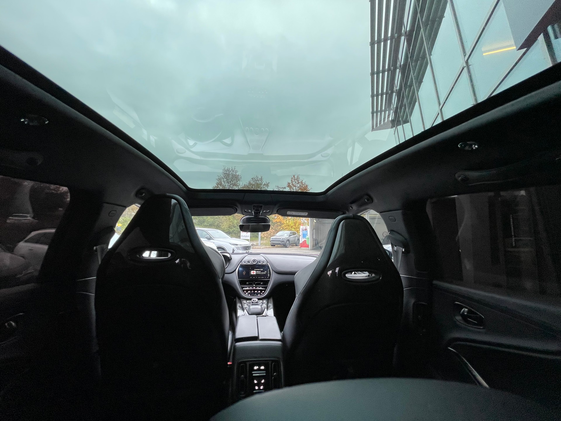 ASTON MARTIN DBX 4.0 707 V8 Bi-Turbo-image-12