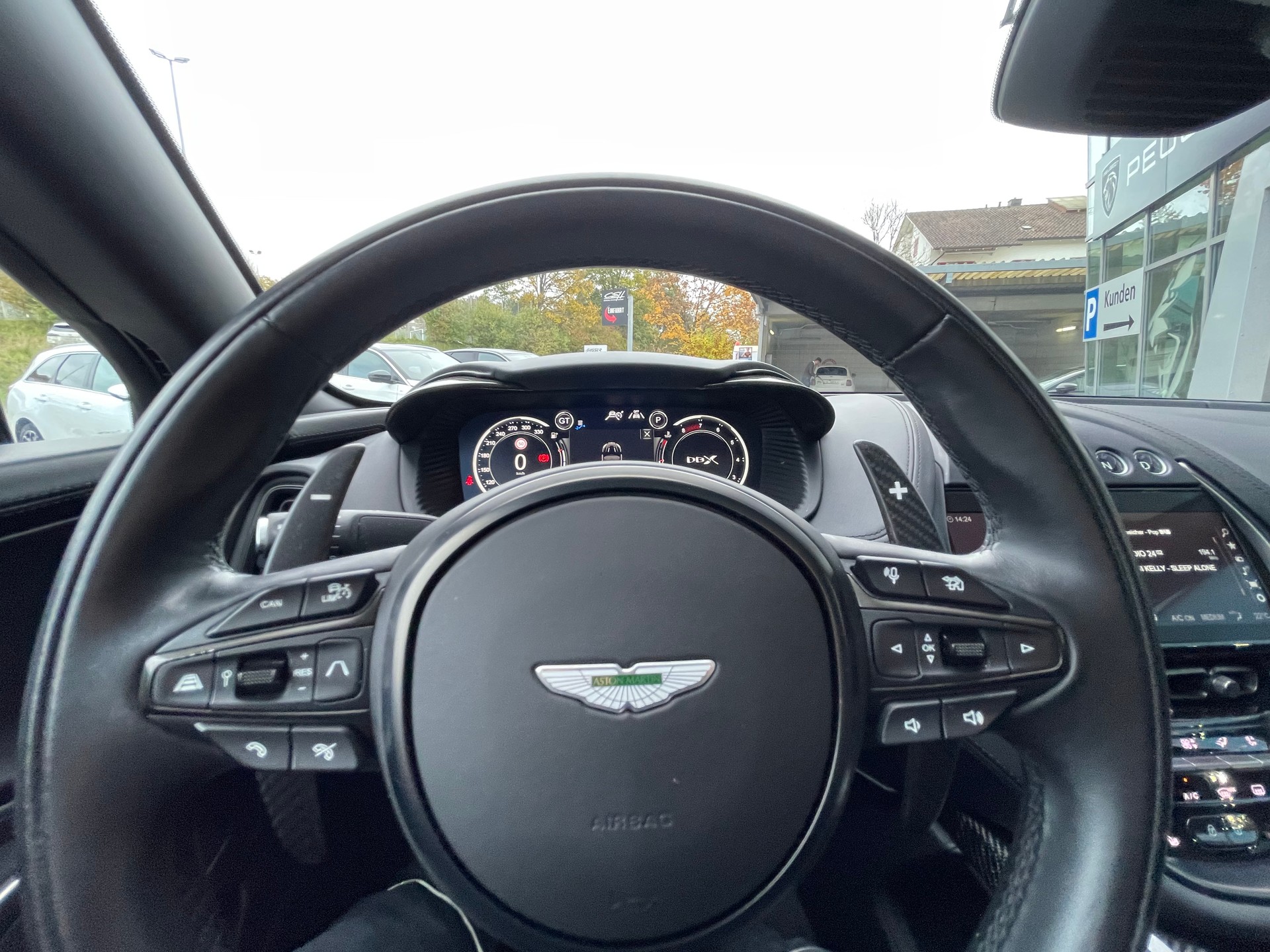 ASTON MARTIN DBX 4.0 707 V8 Bi-Turbo-image-6