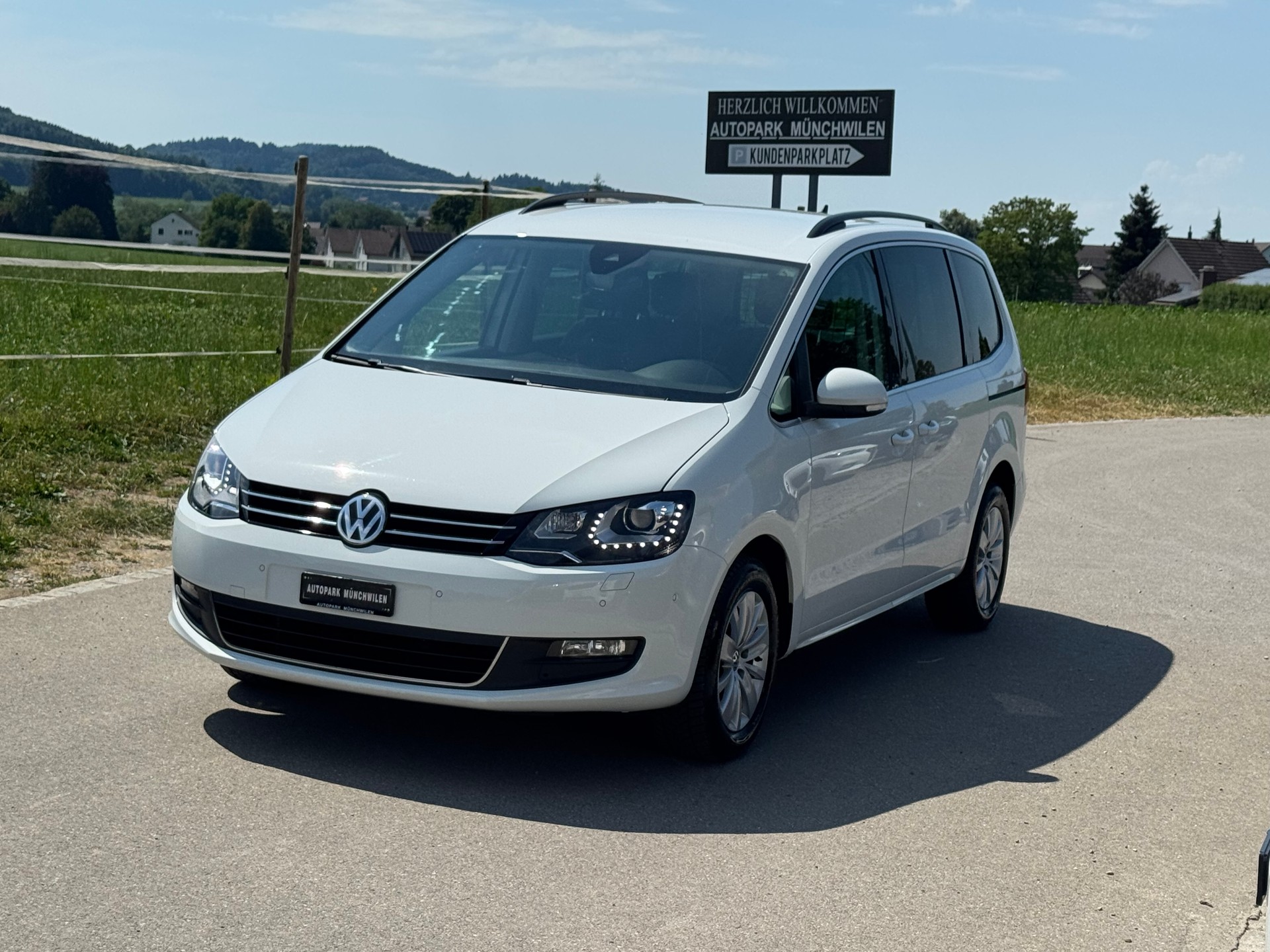 VW Sharan 2.0 TDI BMT Comfortline DSG-image-0