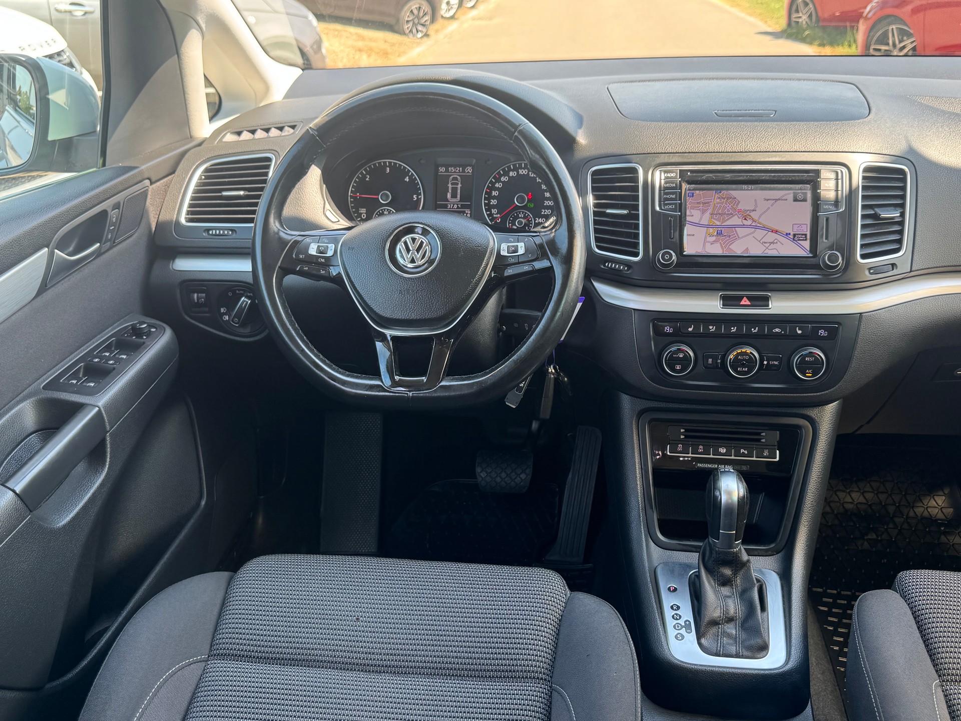 VW Sharan 2.0 TDI BMT Comfortline DSG-image-8