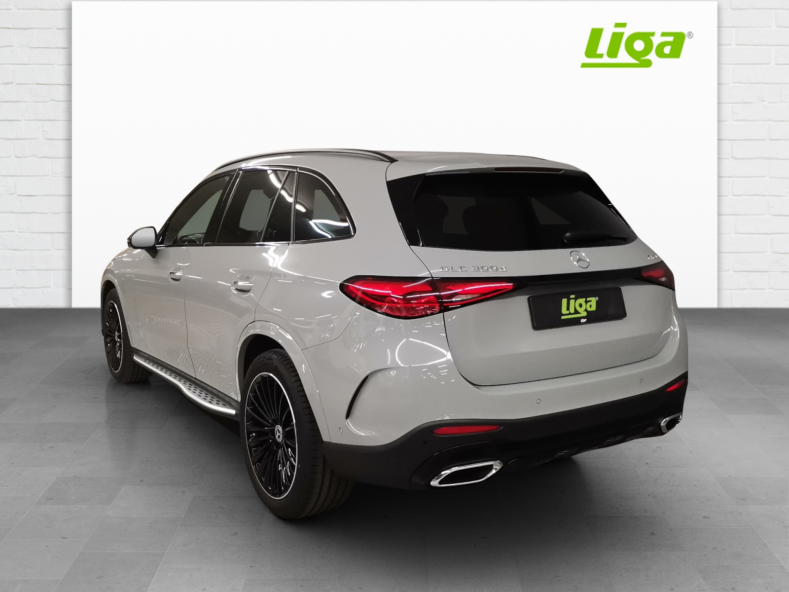 MERCEDES-BENZ GLC 300 d AMG Line 4Matic-image-3