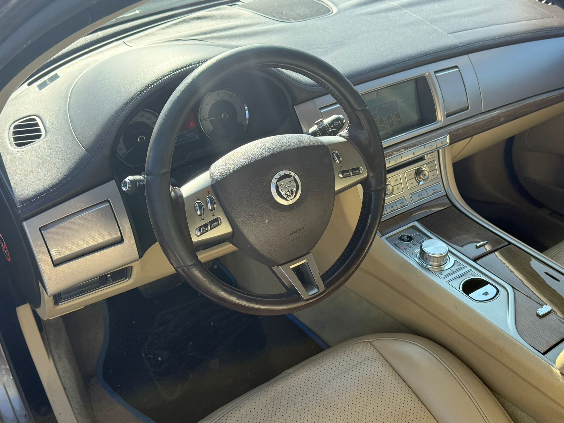 JAGUAR XF 2.7d V6 Luxury-image-9