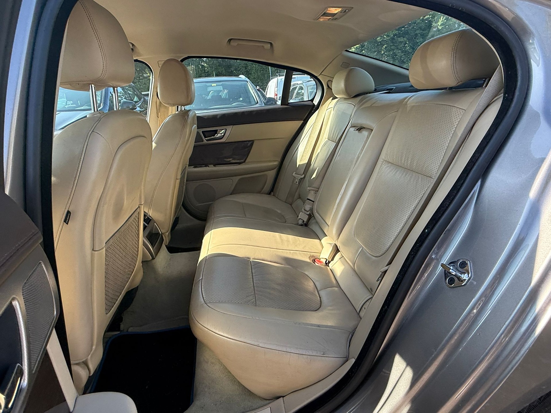 JAGUAR XF 2.7d V6 Luxury-image-11