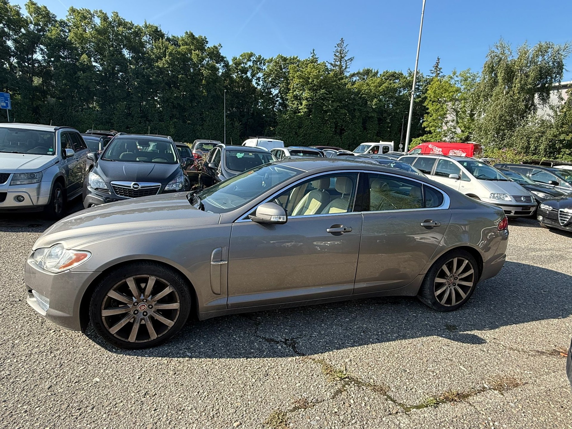 JAGUAR XF 2.7d V6 Luxury-image-6