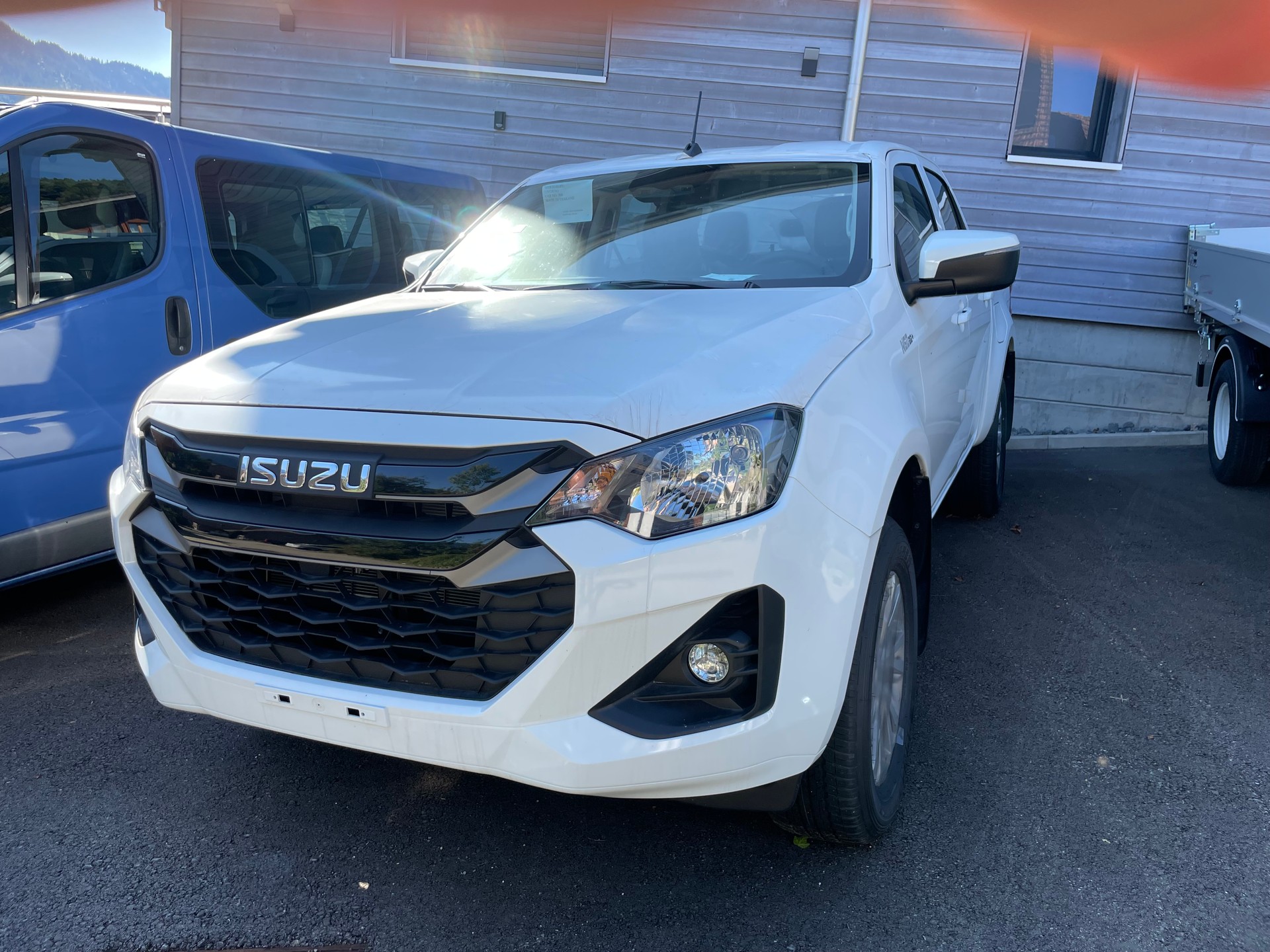 ISUZU D-MAX 1.9 CrewCab N60BB+ 4x4-image-1