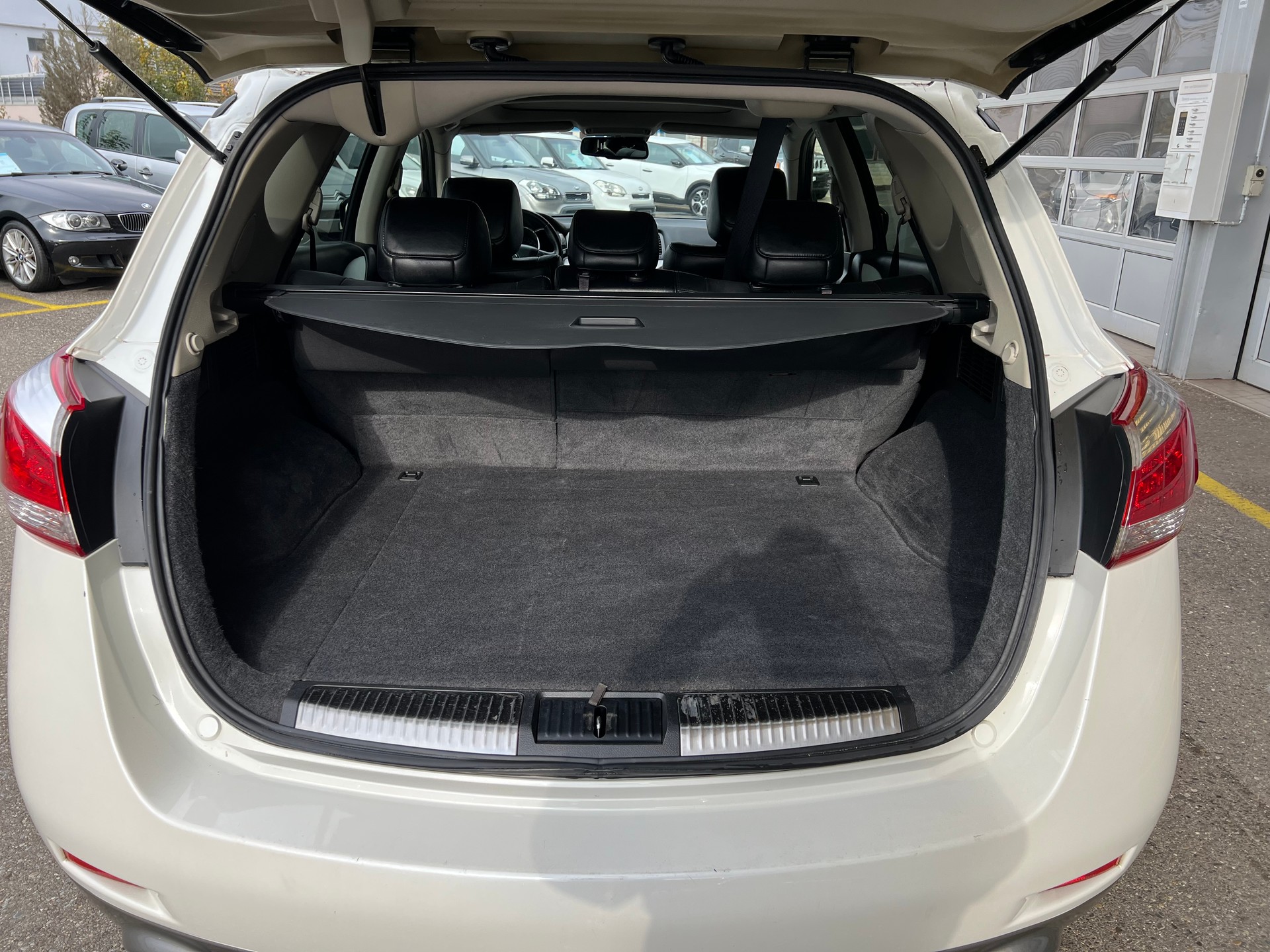 NISSAN Murano 2.5 dCi Executive Swiss Edition Automatic-image-12