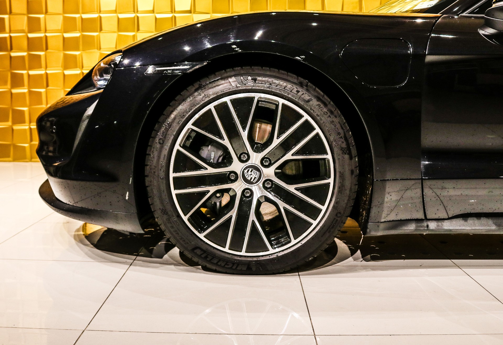 PORSCHE Taycan-image-8