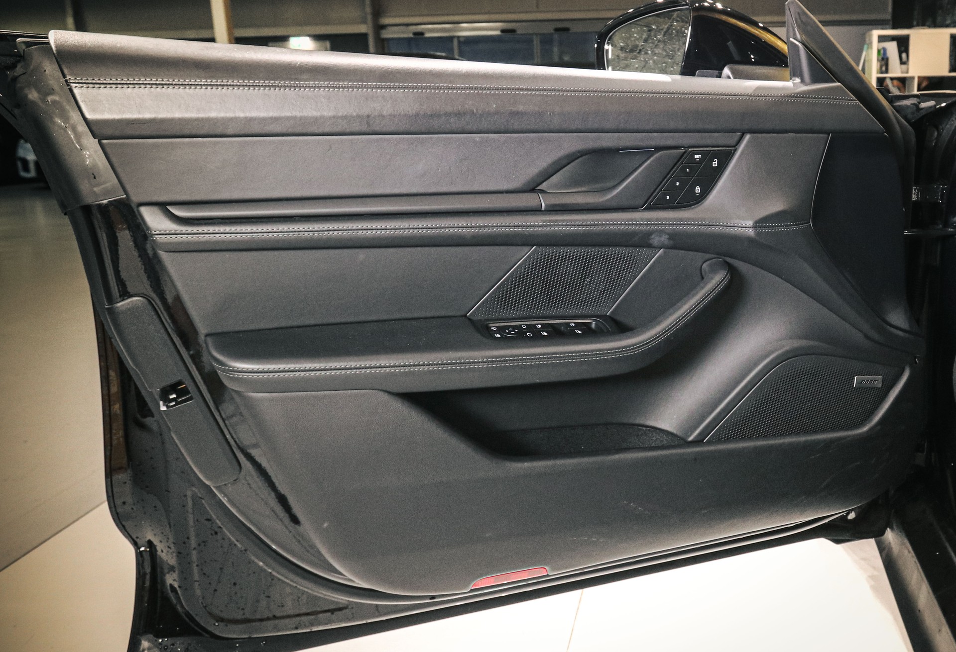 PORSCHE Taycan-image-19