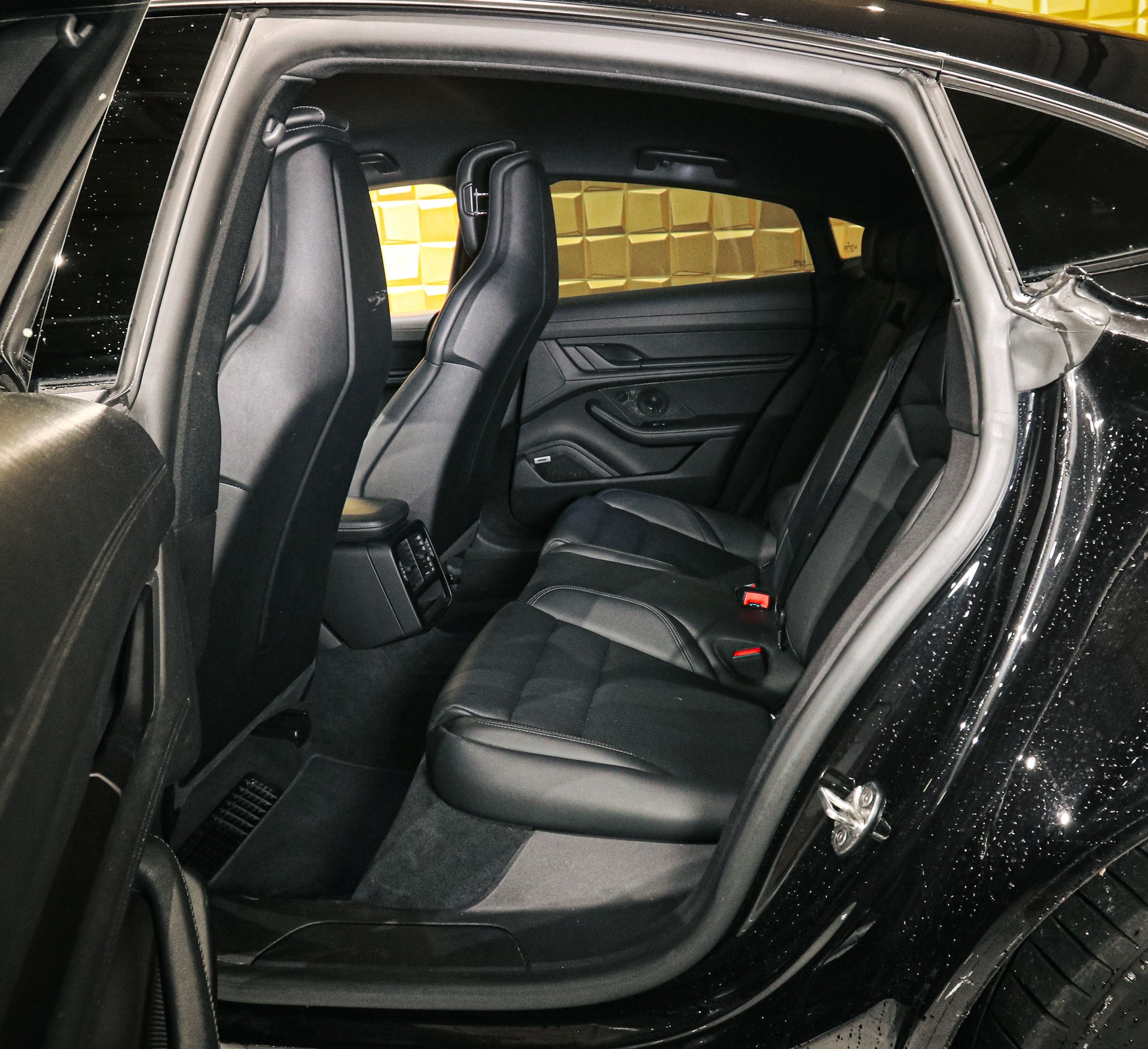 PORSCHE Taycan-image-11