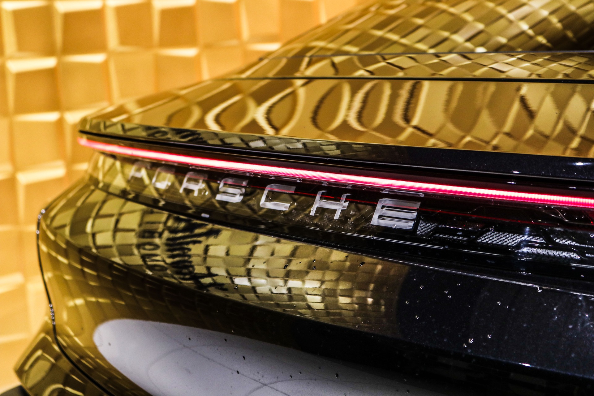 PORSCHE Taycan-image-7
