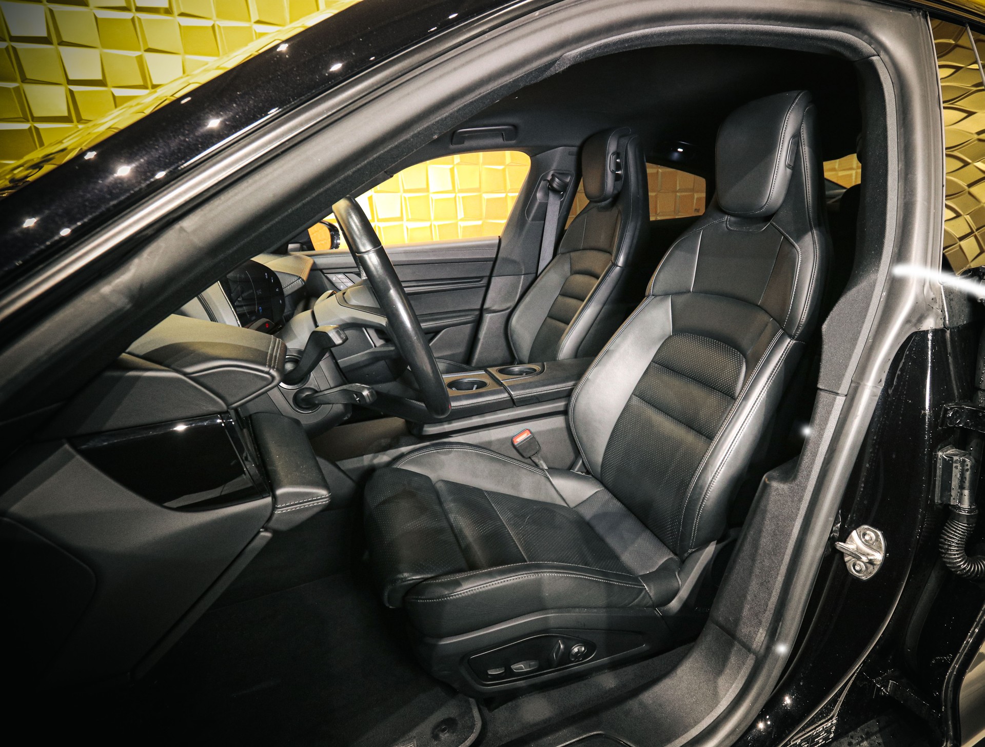 PORSCHE Taycan-image-10
