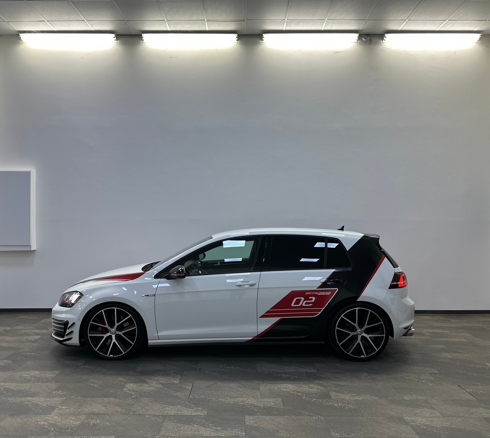 VW Golf 2.0 TSI GTI Performance DSG-image-2
