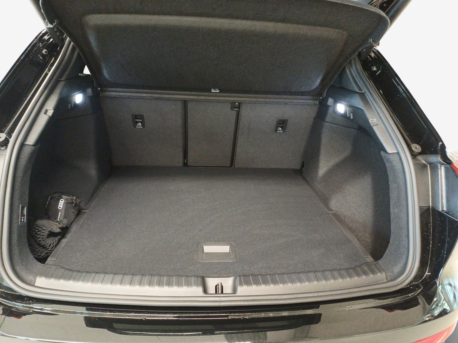 AUDI Q4 e-tron 45 Edition Swiss Ski quattro-image-12