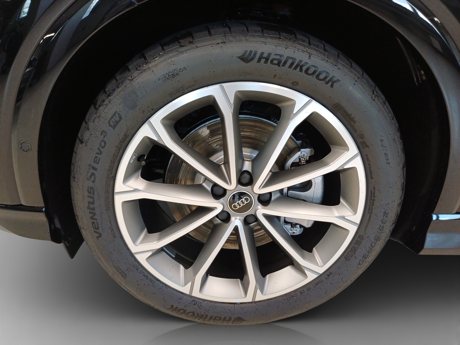 AUDI Q4 e-tron 45 Edition Swiss Ski quattro-image-13