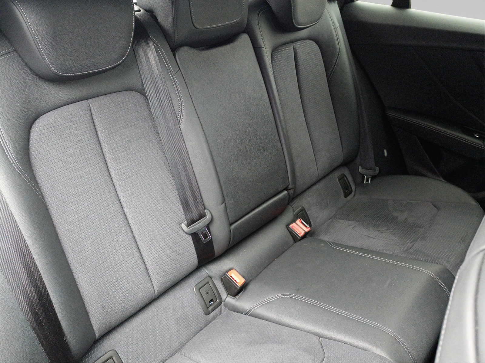 AUDI Q2 40 TFSI S line quattro S-tronic-image-9