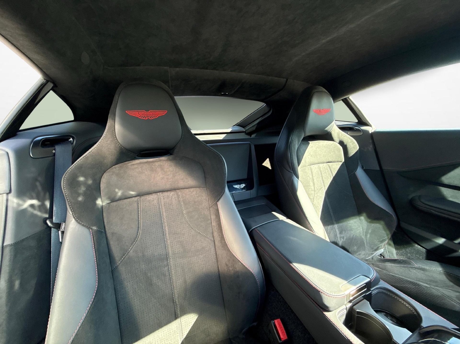ASTON MARTIN V8 Vantage Coupé 4.0 V8 Bi-Turbo-image-17
