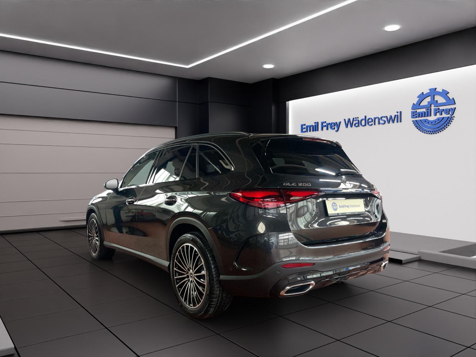 MERCEDES-BENZ GLC 200 4MATIC AMG Line-image-3