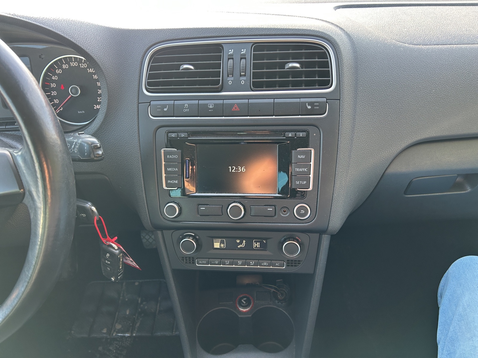 VW Polo 1.2 TSI Team-image-11