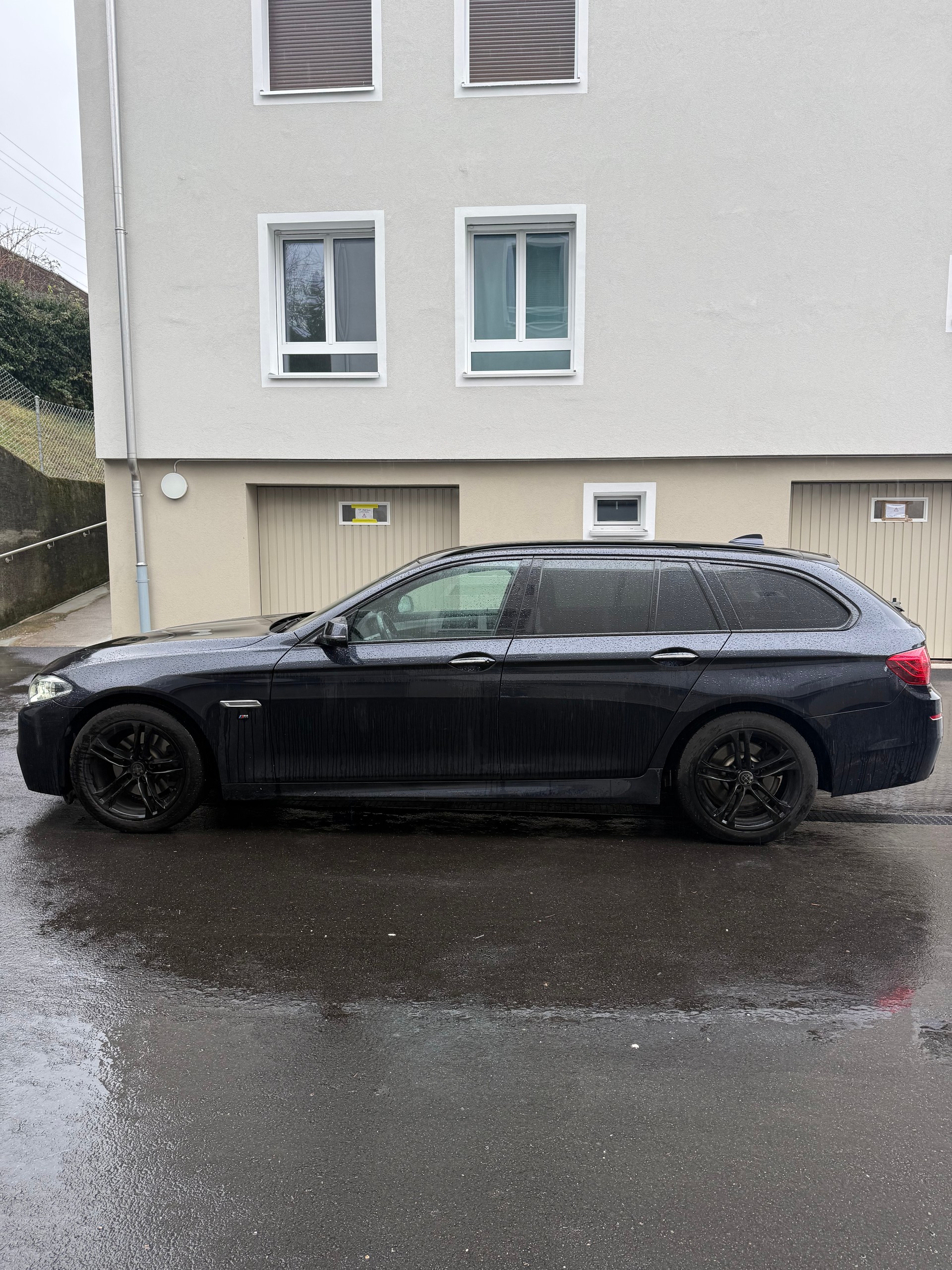 BMW 520d Touring xDrive Luxury Line Steptronic-image-1