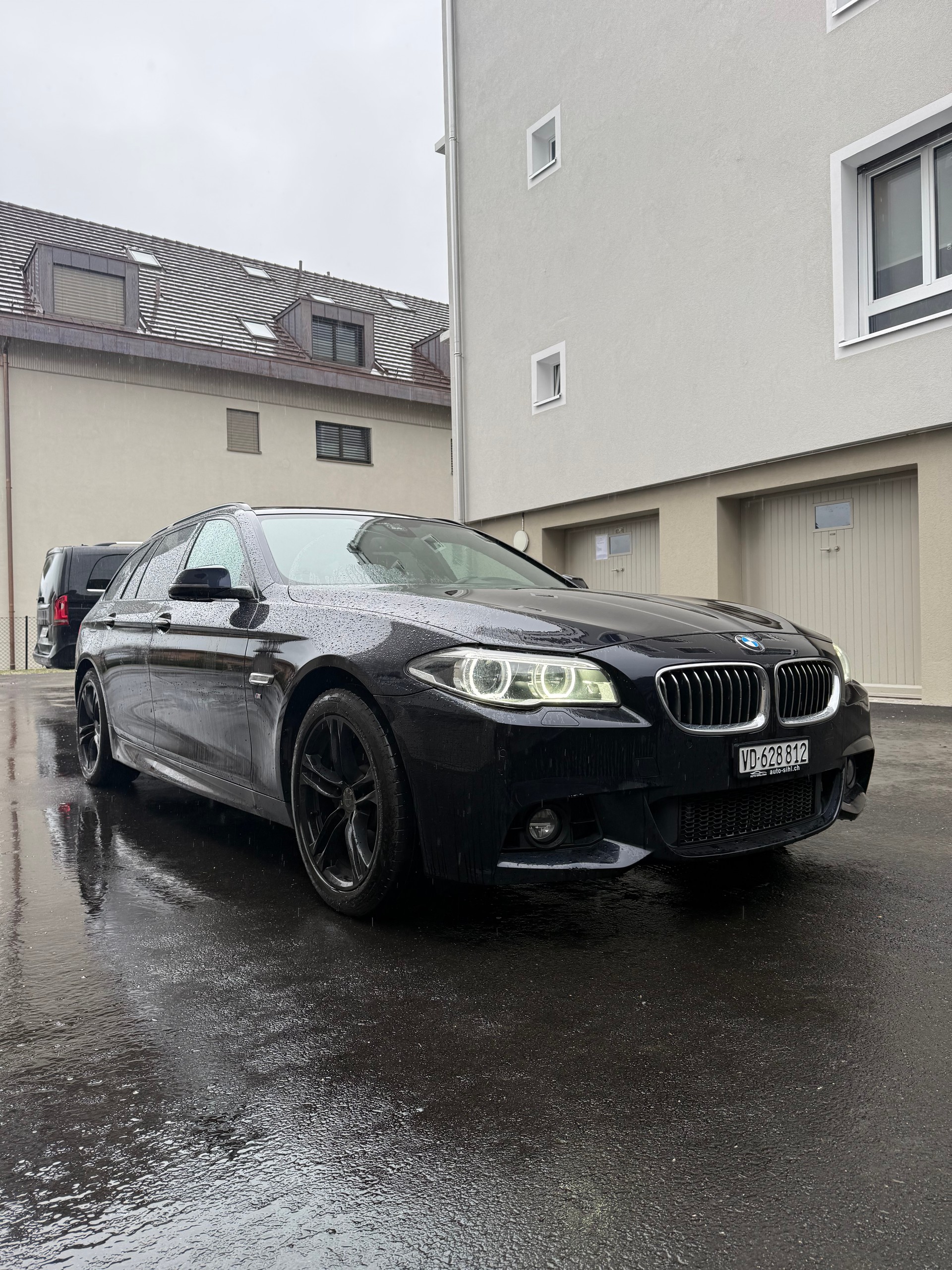 BMW 520d Touring xDrive Luxury Line Steptronic-image-4
