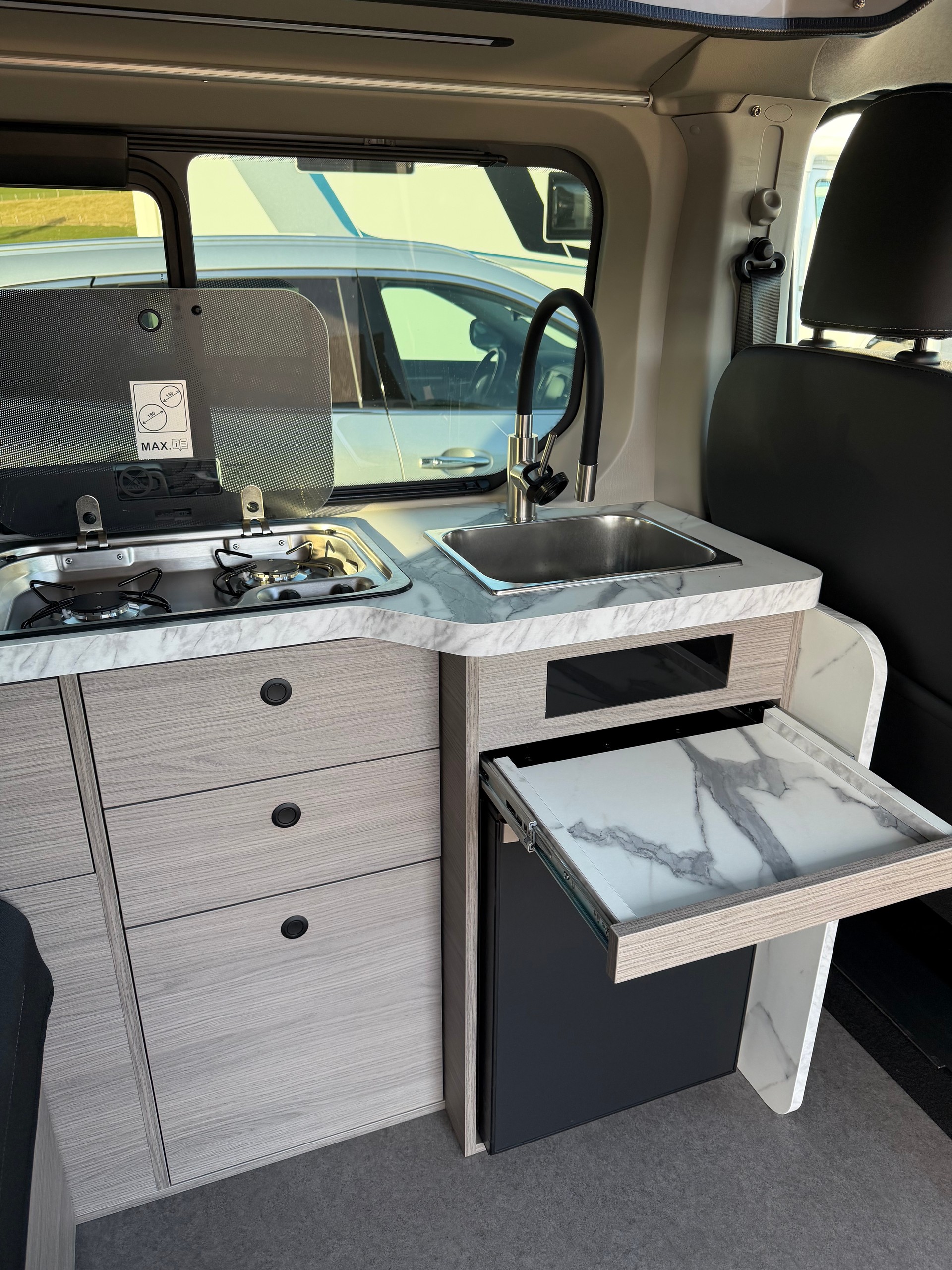 RENAULT Glénan HorizonVan 5 L1 5 places (Batterie Lithium & chauffage diesel)-image-10