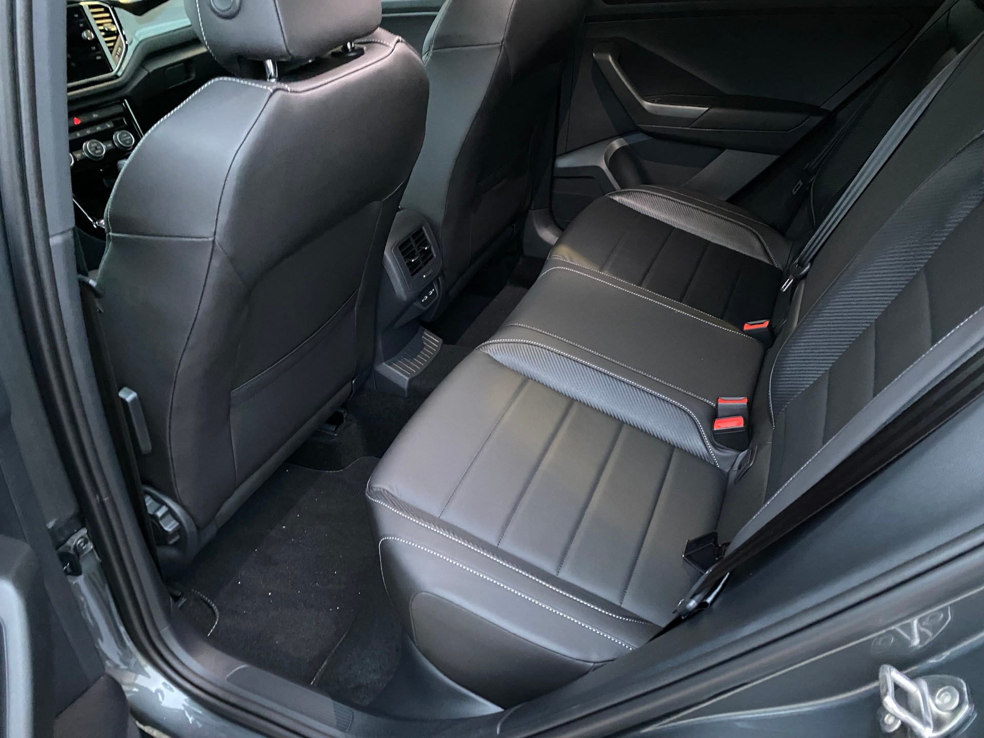 VW T-Roc 2.0 TSI R DSG 4Motion-image-3