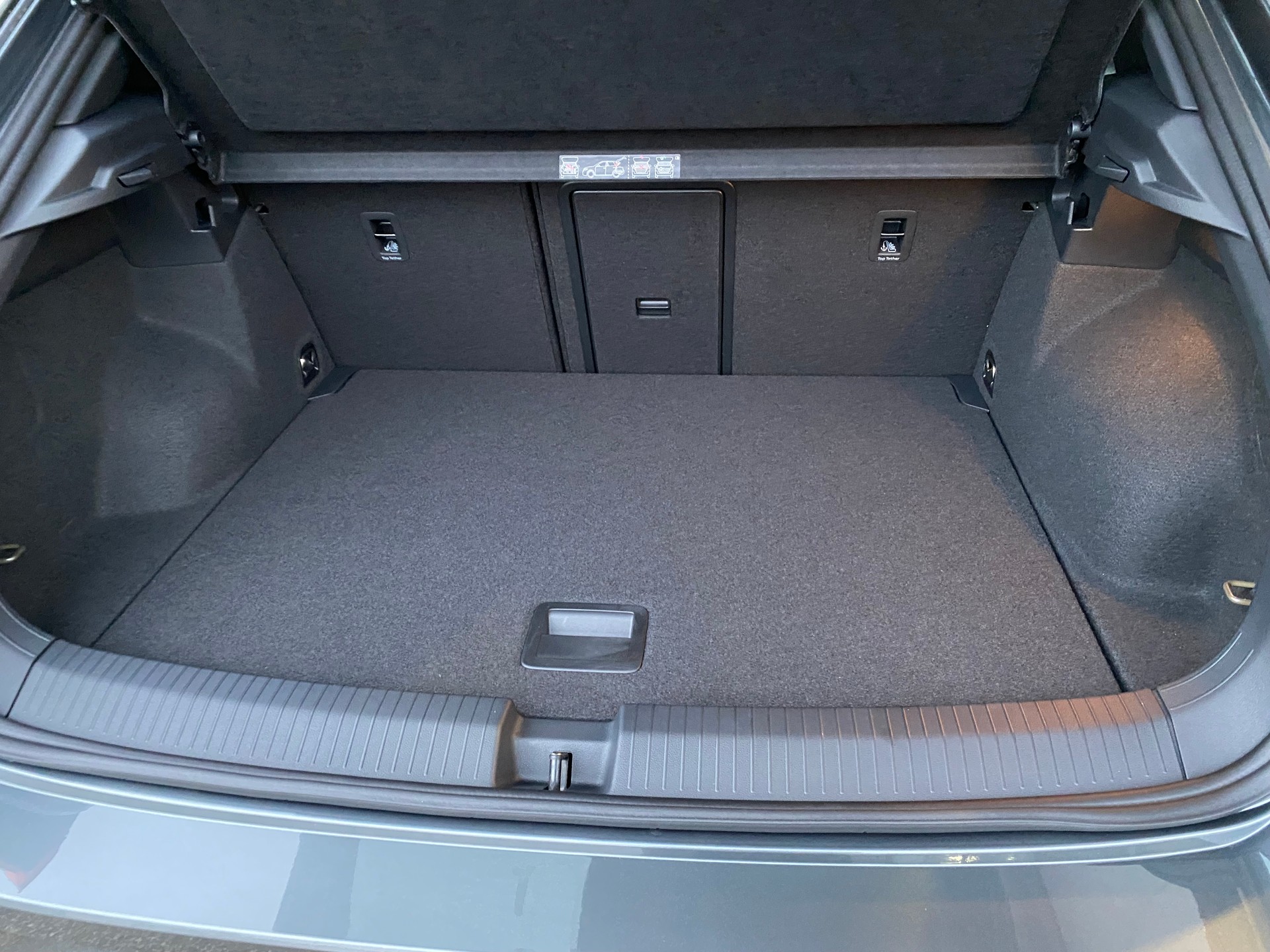 VW T-Roc 2.0 TSI R DSG 4Motion-image-4