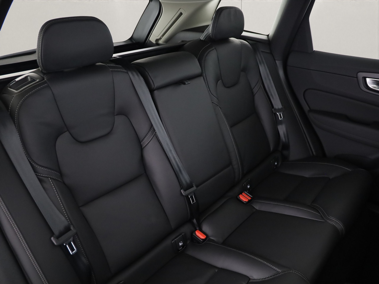 VOLVO XC60 2.0 T8 TE Ultra Dark eAWD-image-7