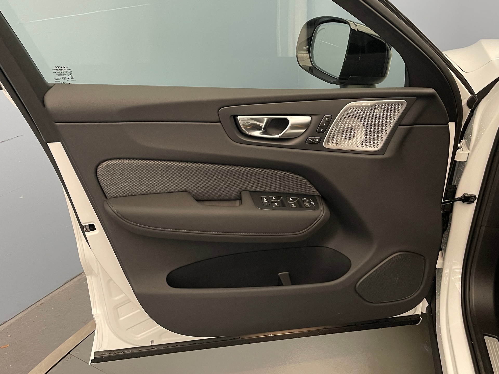 VOLVO XC60 2.0 T8 TE Polestar eAWD-image-8