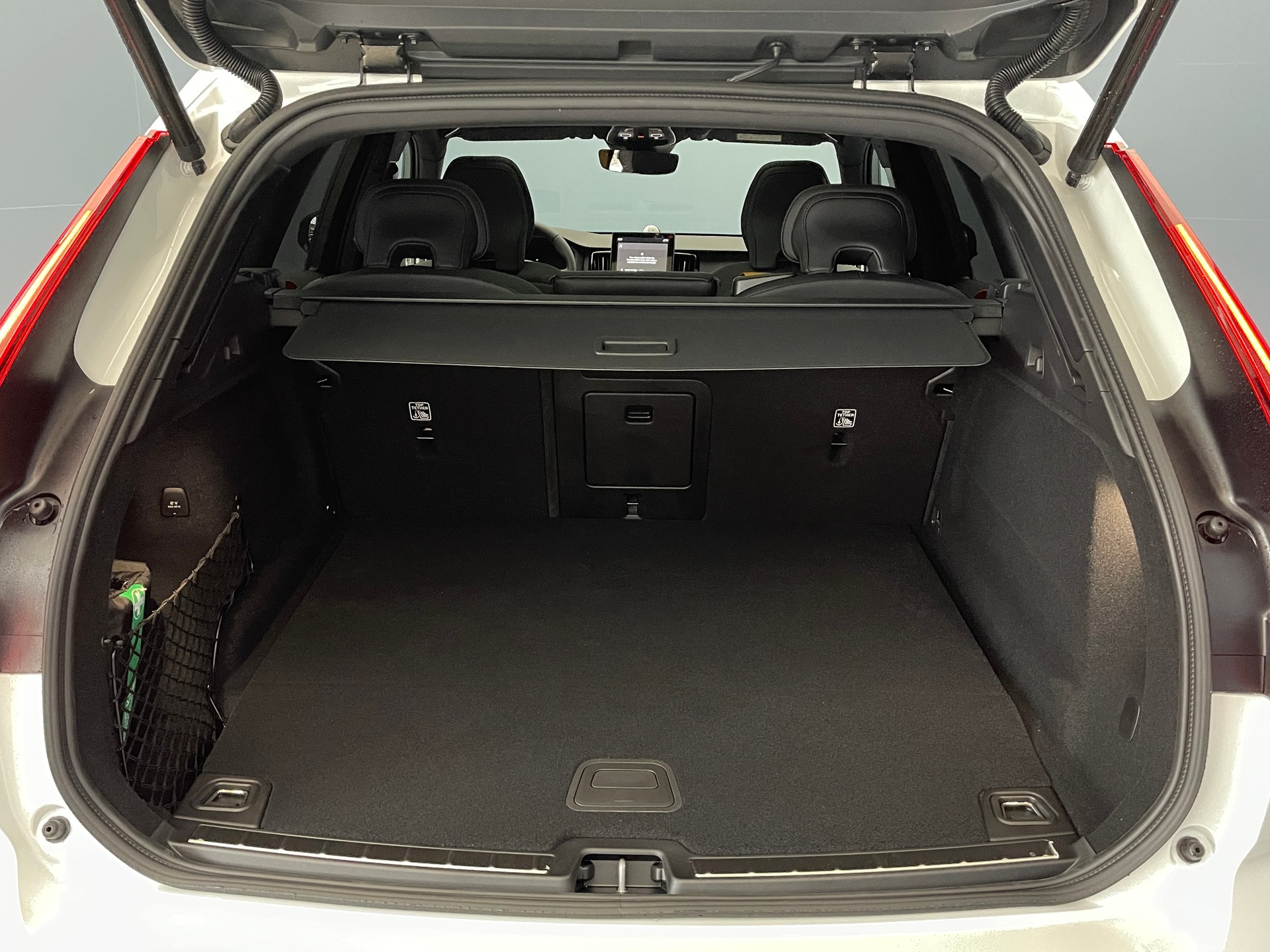 VOLVO XC60 2.0 T8 TE Polestar eAWD-image-13