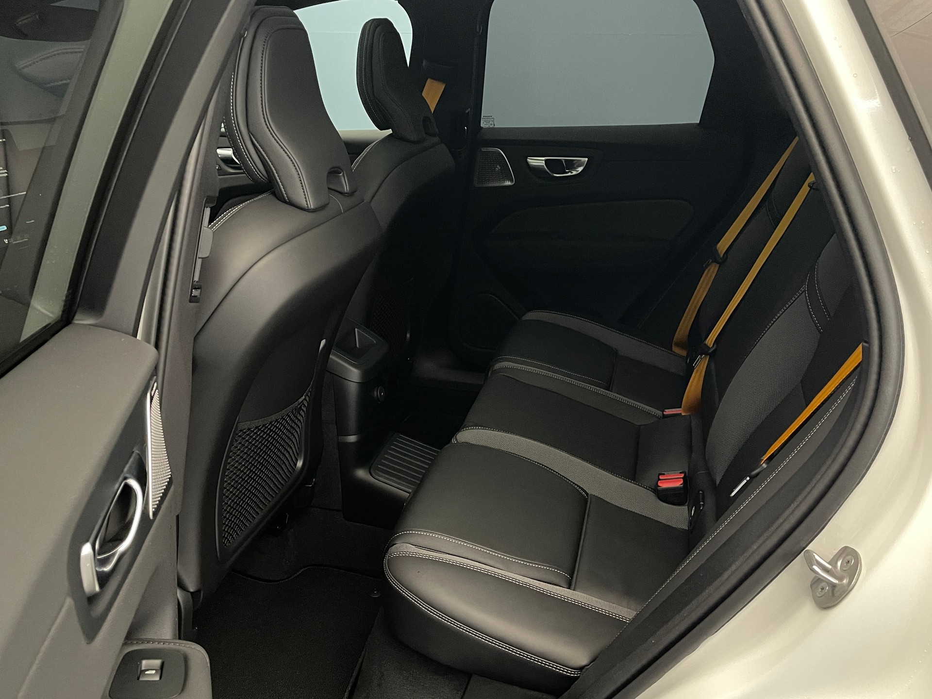 VOLVO XC60 2.0 T8 TE Polestar eAWD-image-10