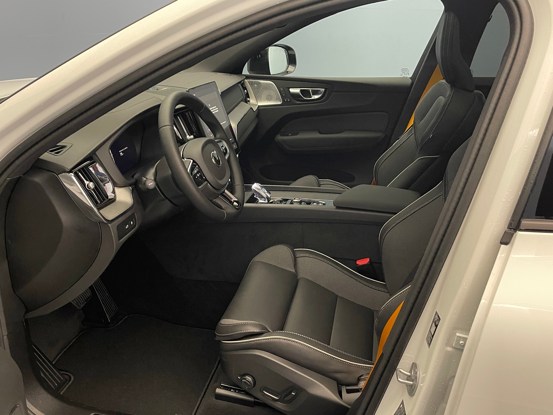 VOLVO XC60 2.0 T8 TE Polestar eAWD-image-7