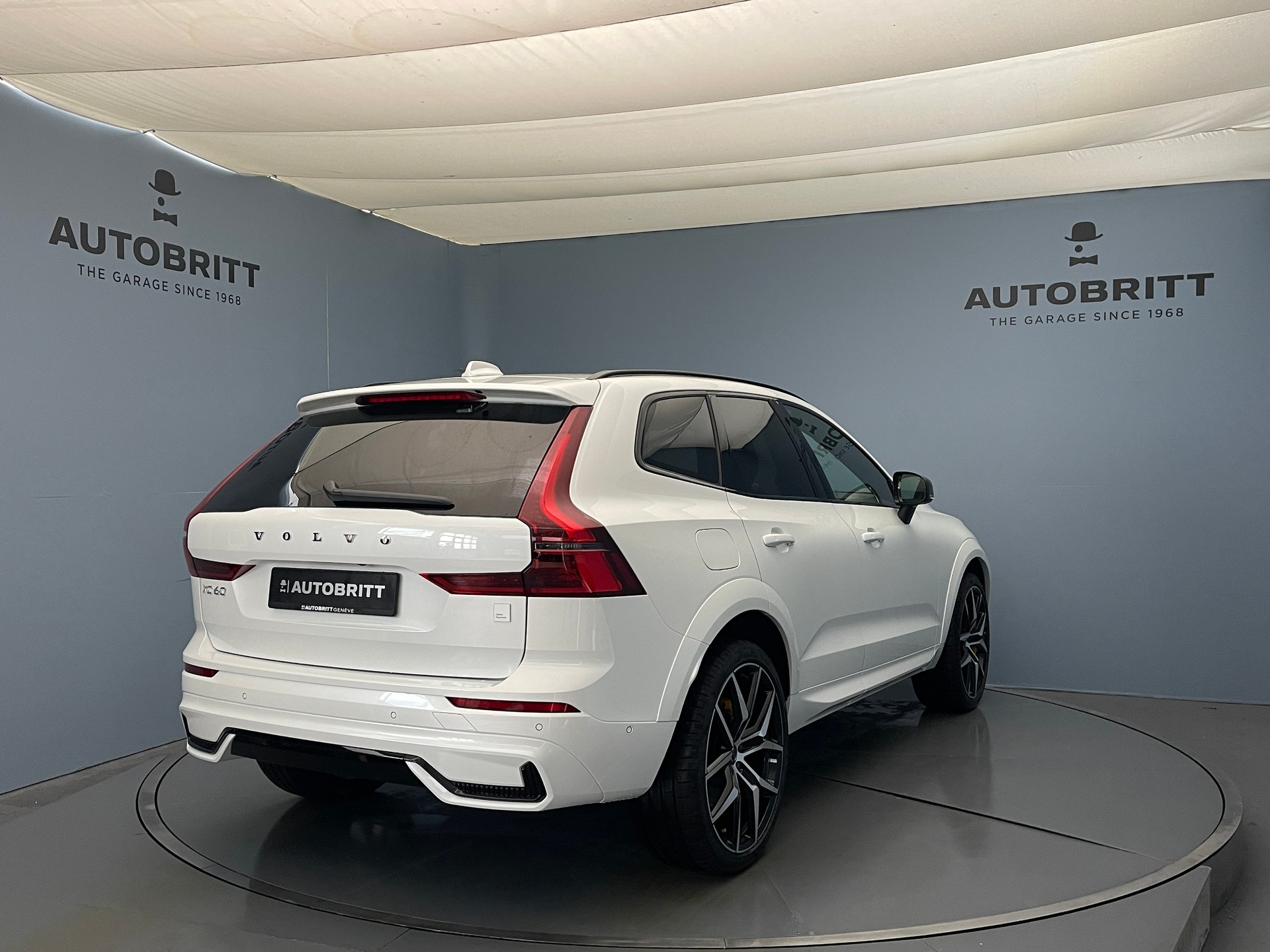 VOLVO XC60 2.0 T8 TE Polestar eAWD-image-2