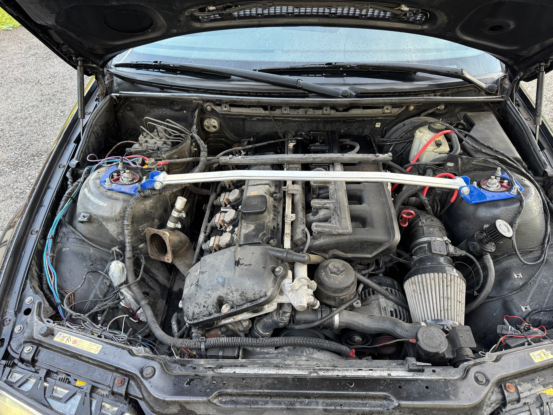 BMW 330i-image-6