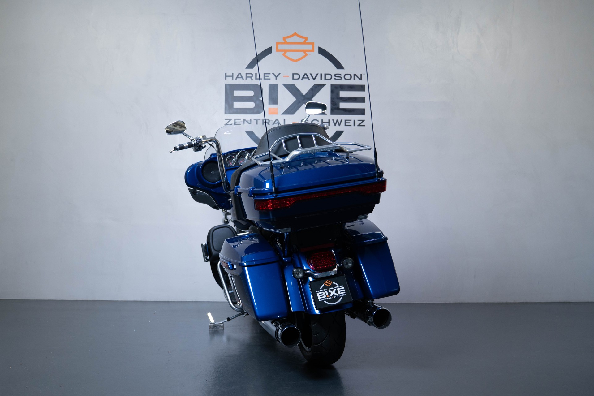 HARLEY-DAVIDSON FLHTKSE Electra Glide Ultra Limited 117 CVO-showroom-element-3