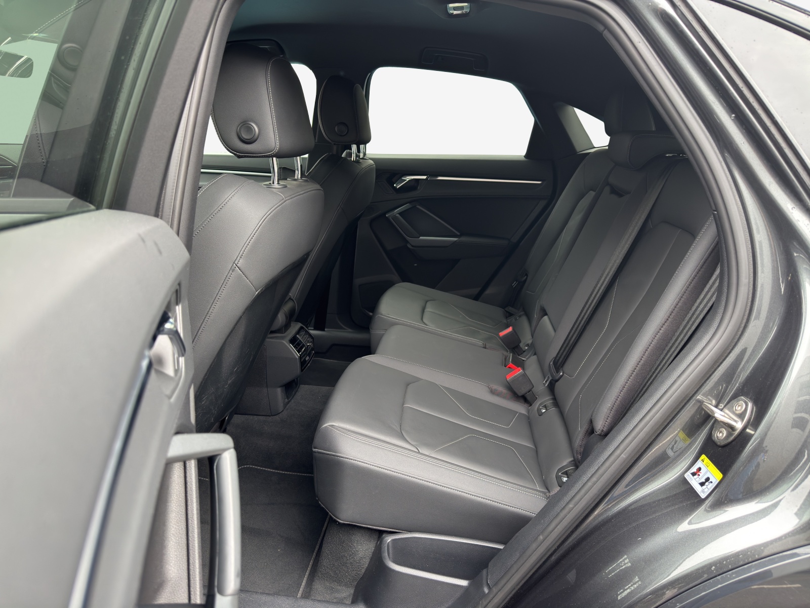 AUDI Q3 Sportback 35 TDI S line Attraction quattro S-tronic-image-11