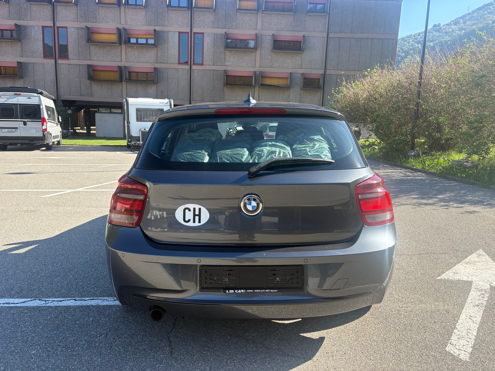 BMW 118i Sport Line-image-3