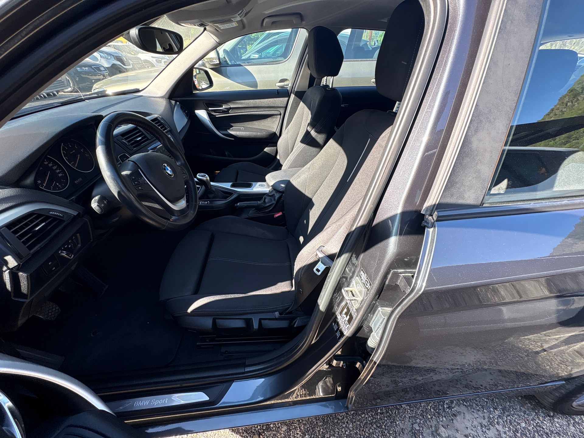 BMW 118i Sport Line-image-10