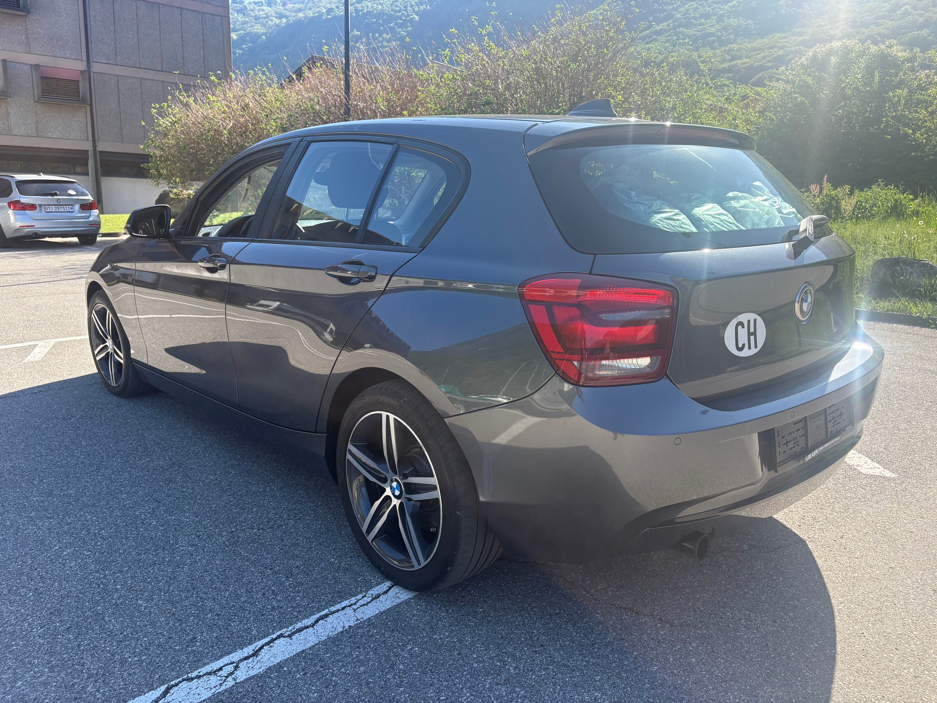 BMW 118i Sport Line-image-4