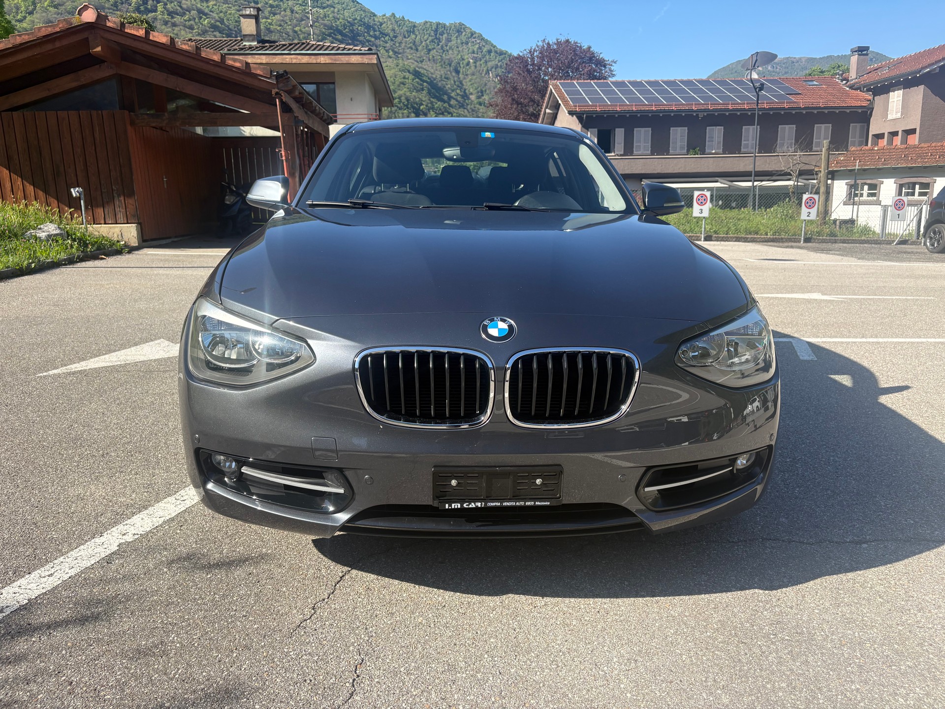 BMW 118i Sport Line-image-1
