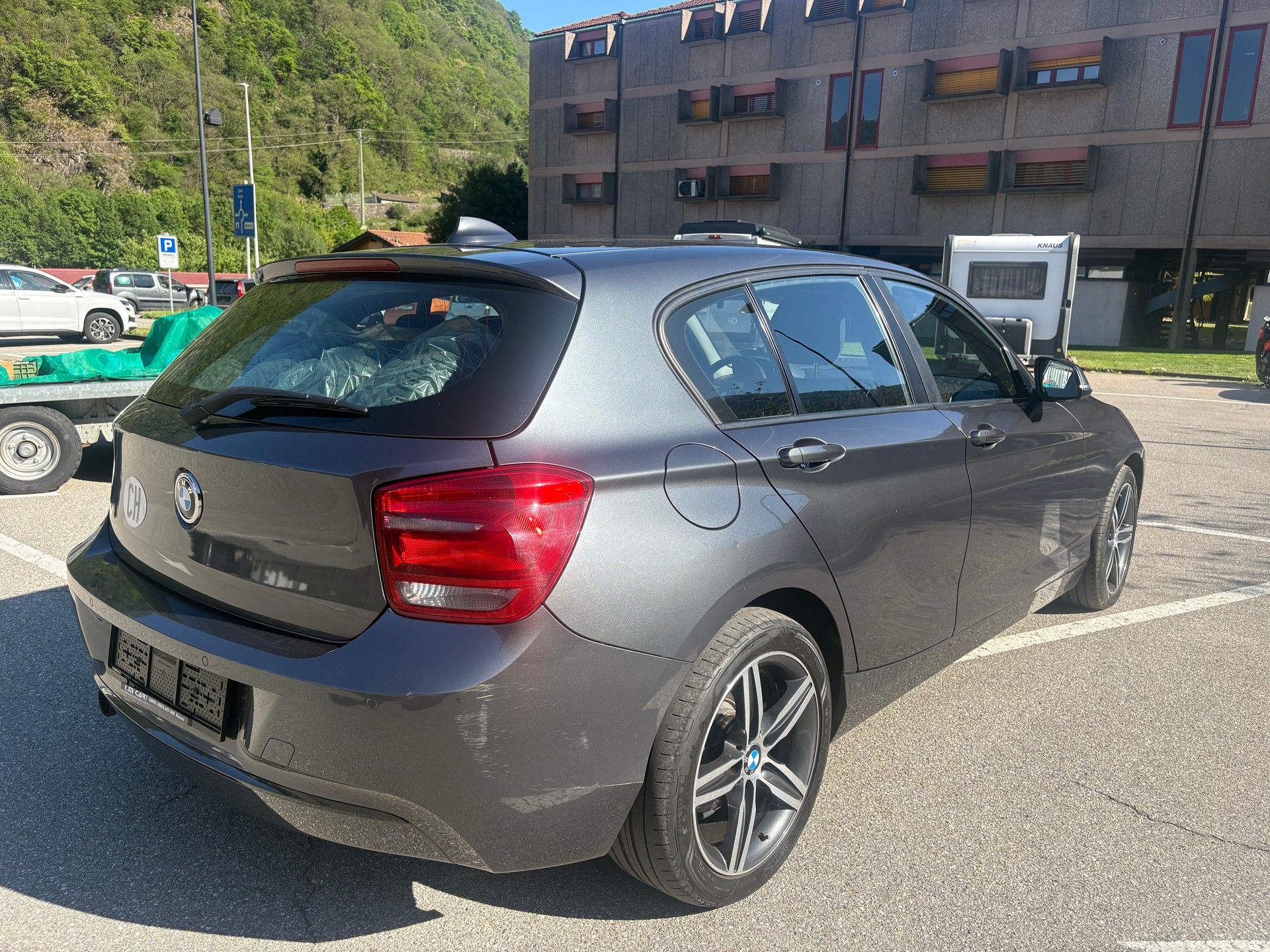 BMW 118i Sport Line-image-5
