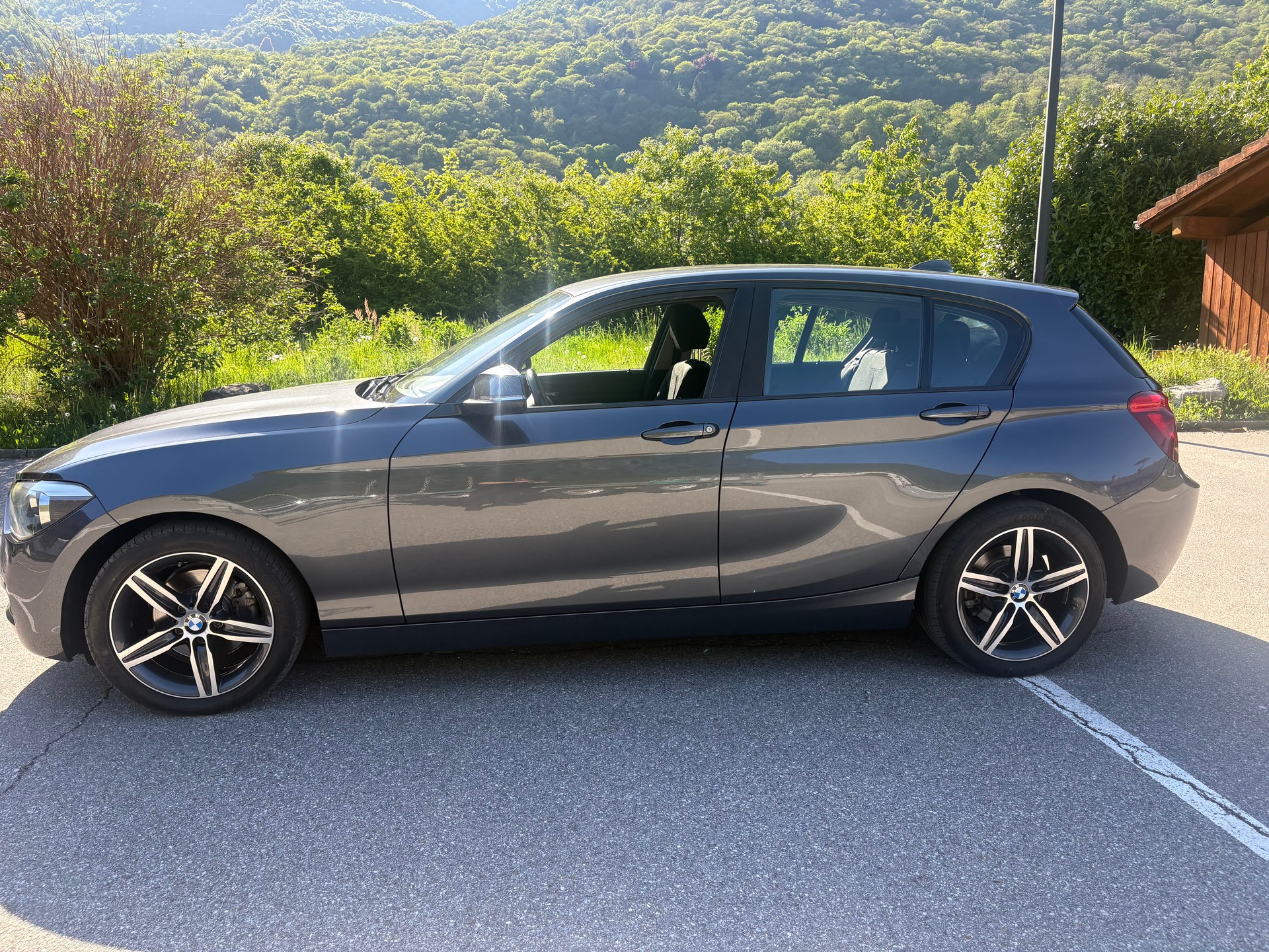 BMW 118i Sport Line-image-2