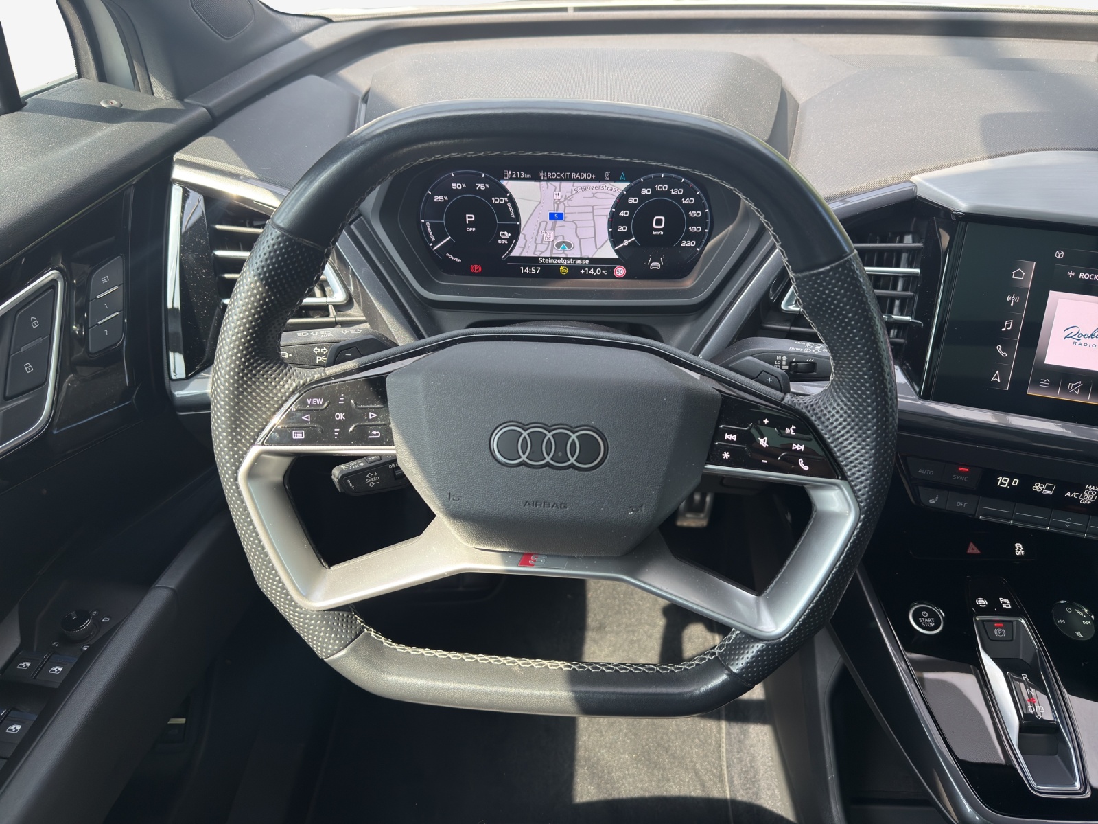 AUDI Q4 e-tron 50 quattro-image-10