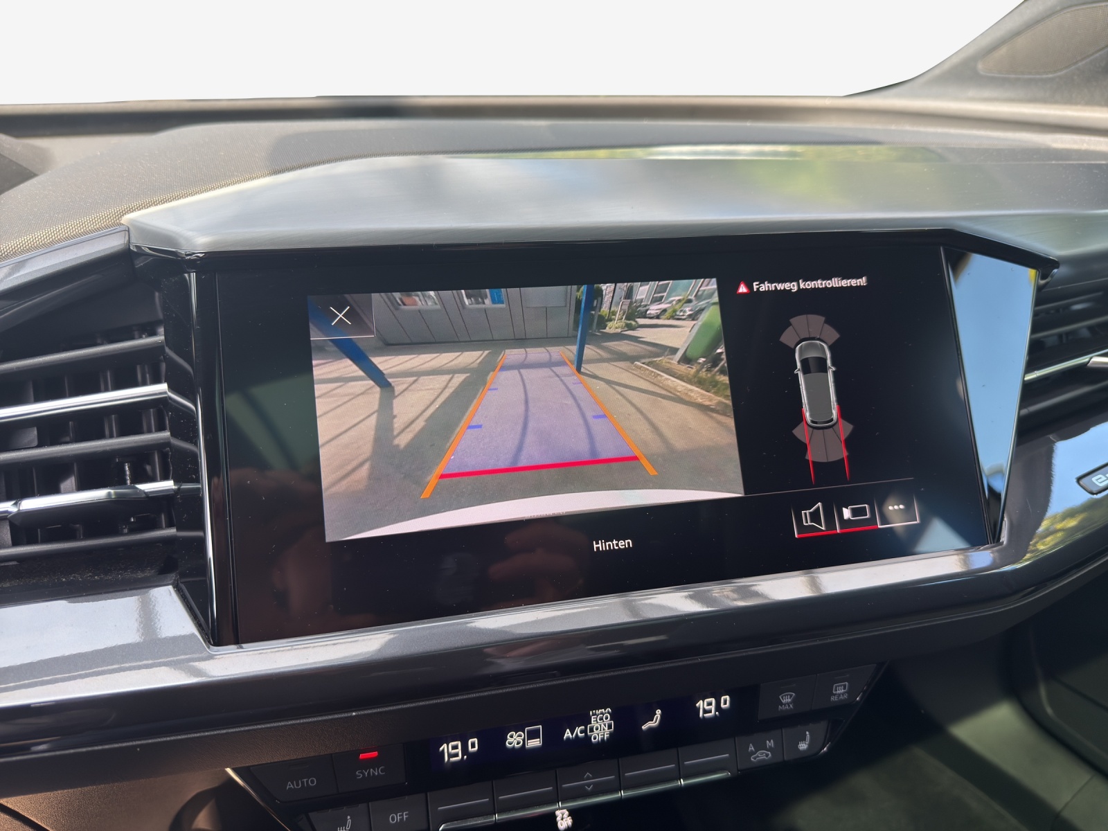 AUDI Q4 e-tron 50 quattro-image-14